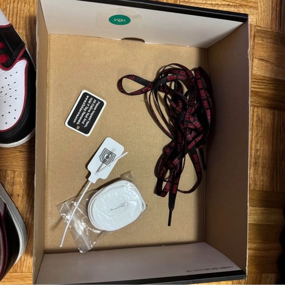 Nike Air Jordan 1 Retro High OG Black/White/Red Shoes EUC - Picture 4 of 5